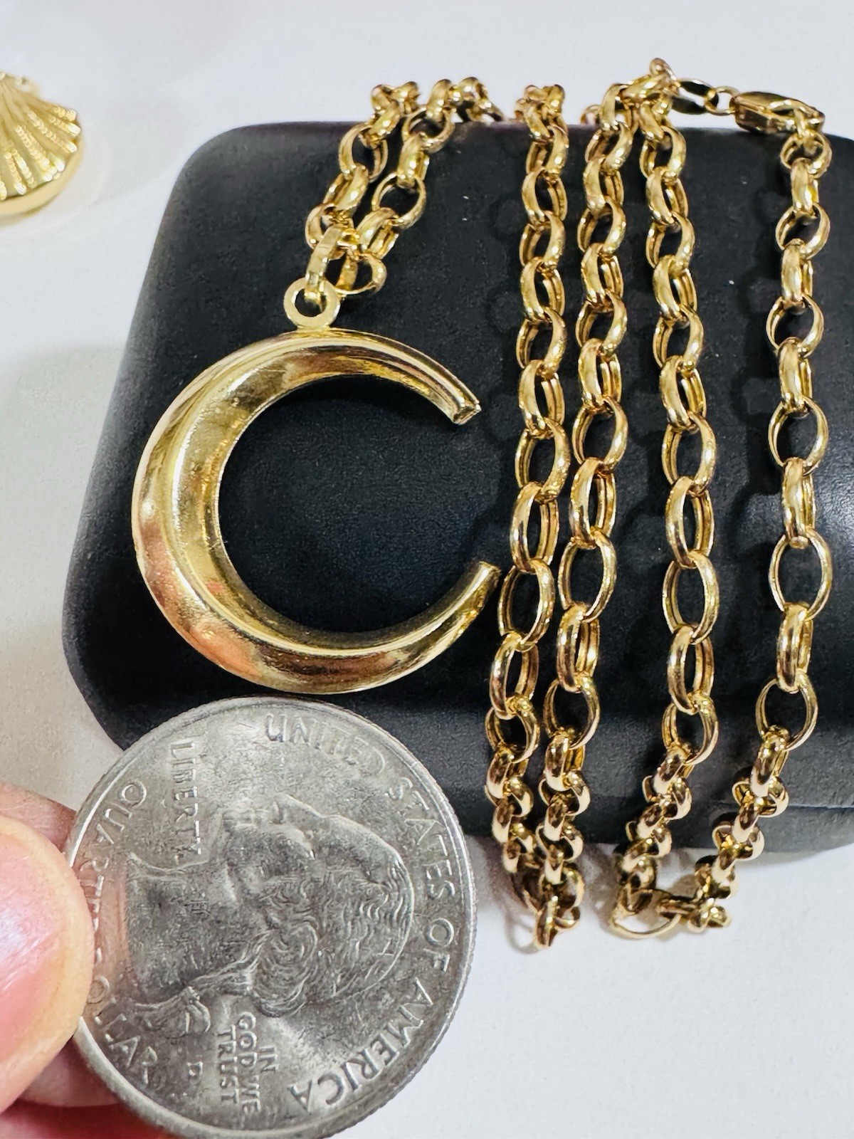 18K 750 Real Gold Letter C or Half Moon Necklace 19.5/20” Long 3.8mm 6.55g