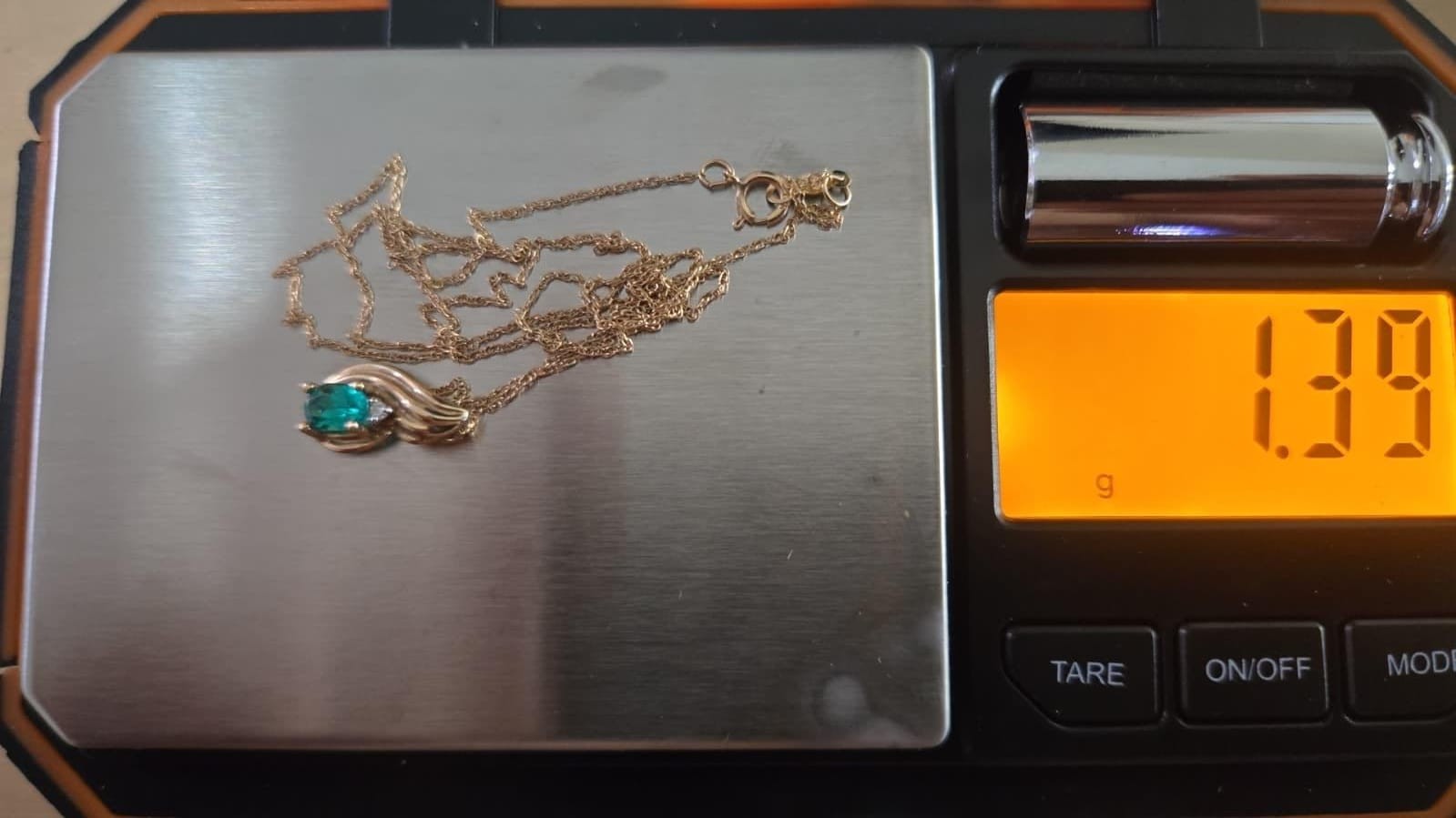 Yellow Gold 10k Necklace & 10k Pendant with emerald and little diamond, 1.36g
