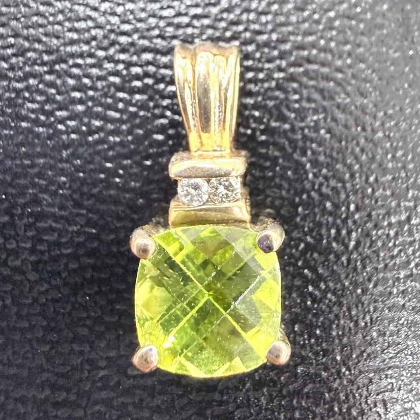 Signed 14k Yellow Gold Cushion Checker Design Peridot Prong Pendant w/ Diamonds