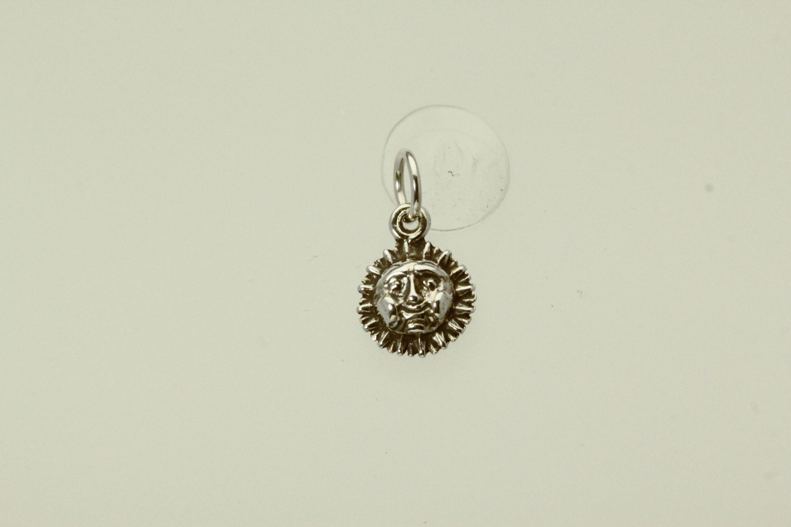 925 Sterling Silver Small Smiling Sun Charm 0.6 Grams (PEN9158)
