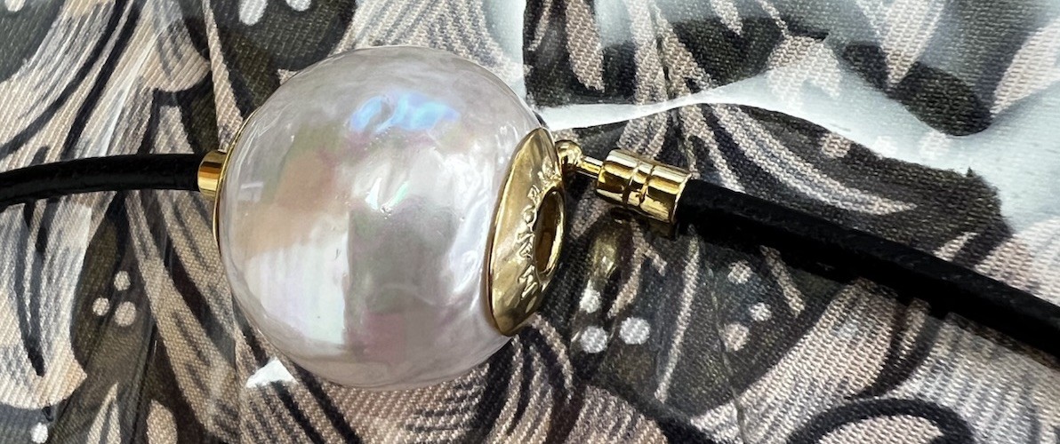 Majorica Zindis Gold Plated 18mm Pearl Pendant Plugs in 15″ Black Leather Cord