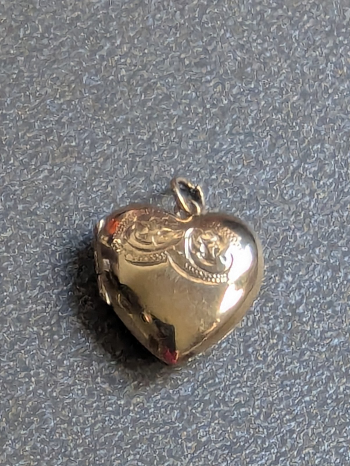 9ct Gold – vintage – BK & Ft Heart Locket Engraved detail used 2.4g