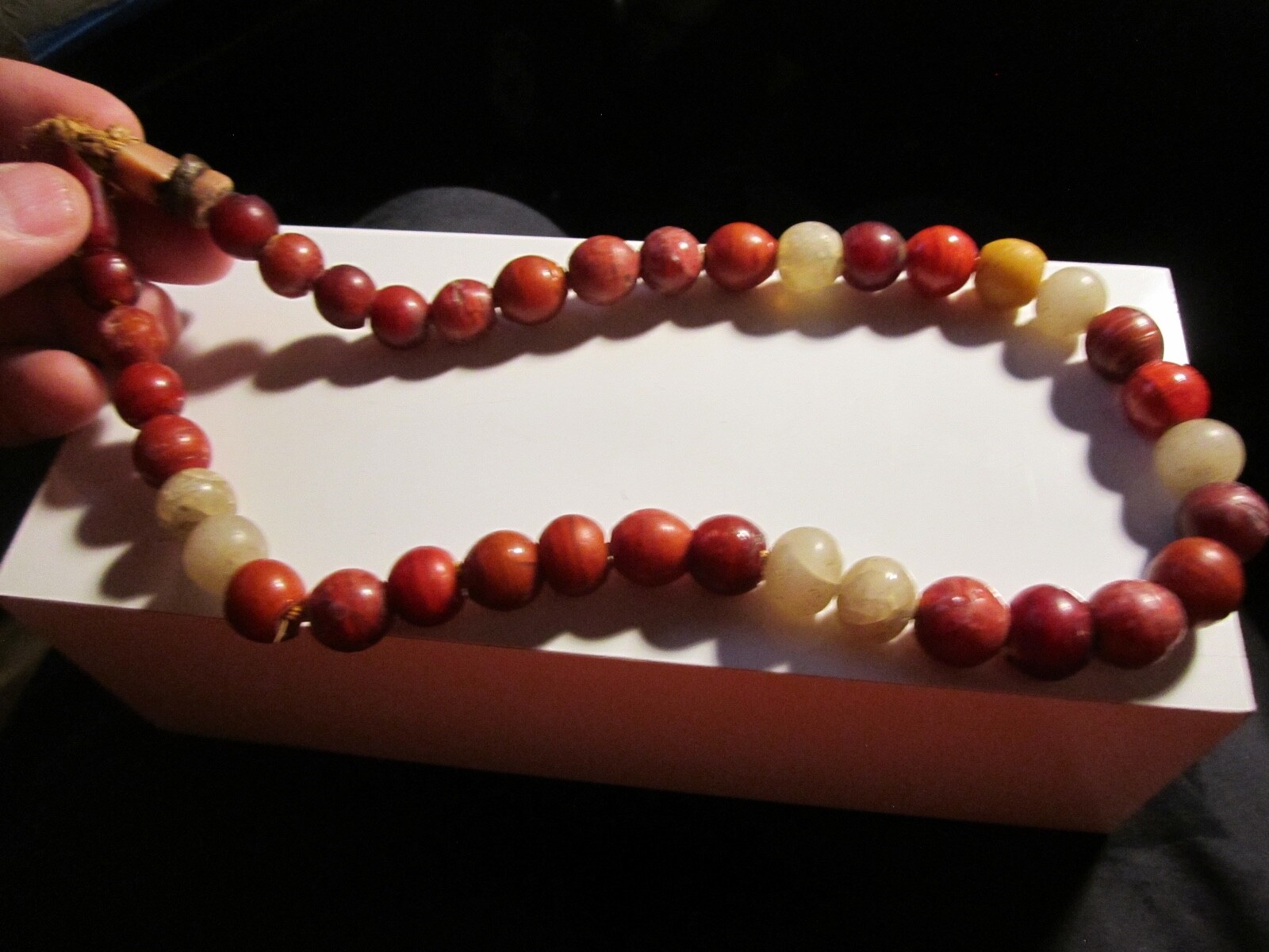 UNKNOWN POLISHED STONE BEADED NECKLACE HEAVY 181g 20″ LONG – BBA17A