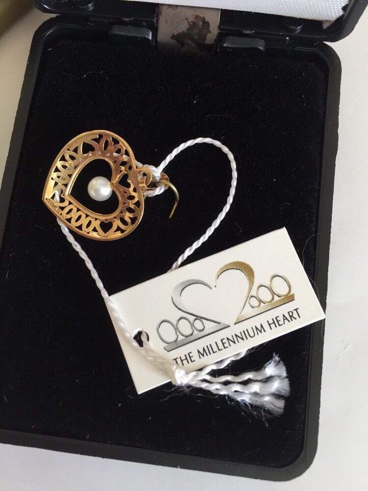 Avon 14K Yellow Gold Millennium Heart Pendant June Genuine Pearl
