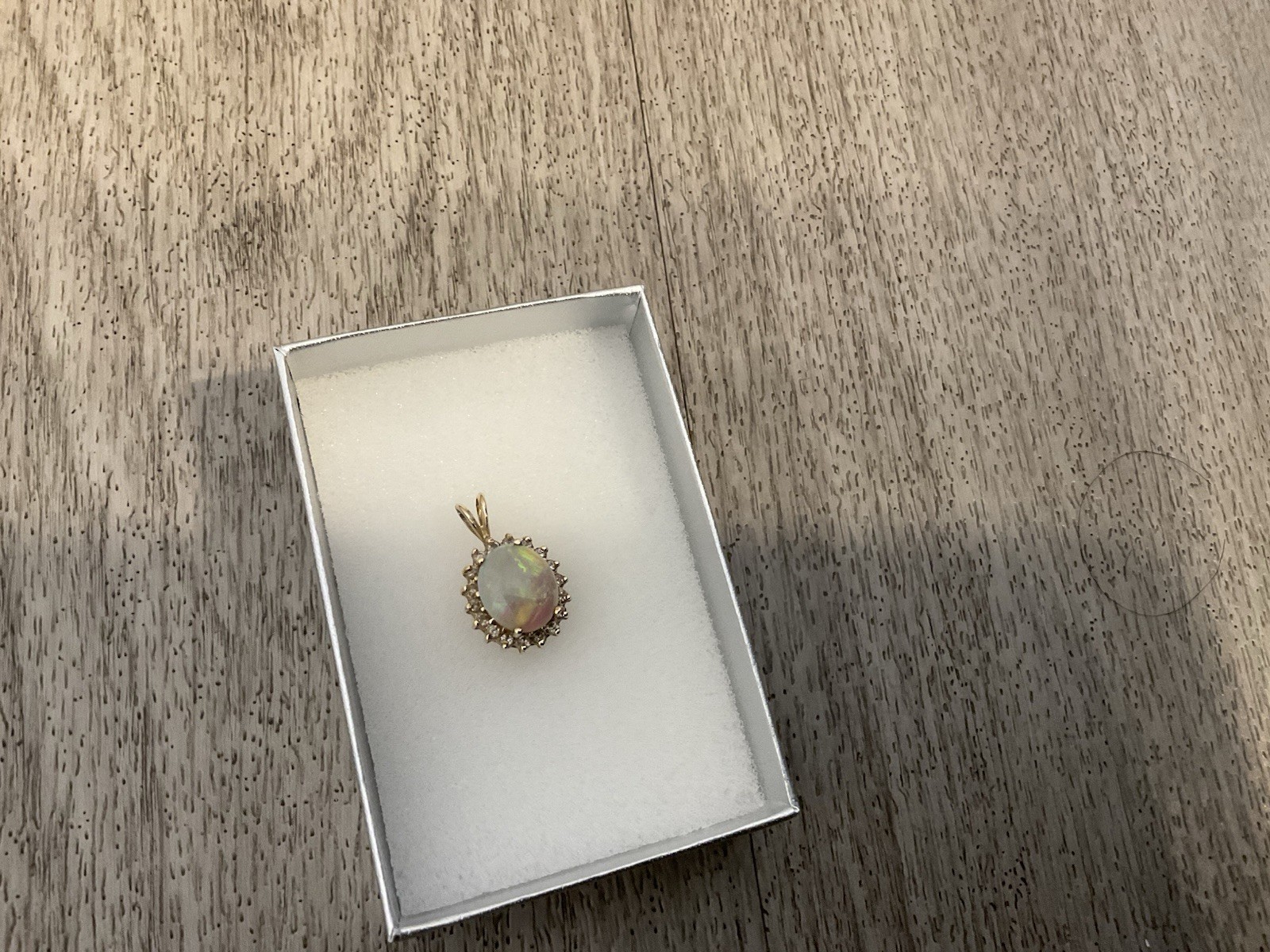 Beautiful 4.20 Opal pendant with Clear Diamonds