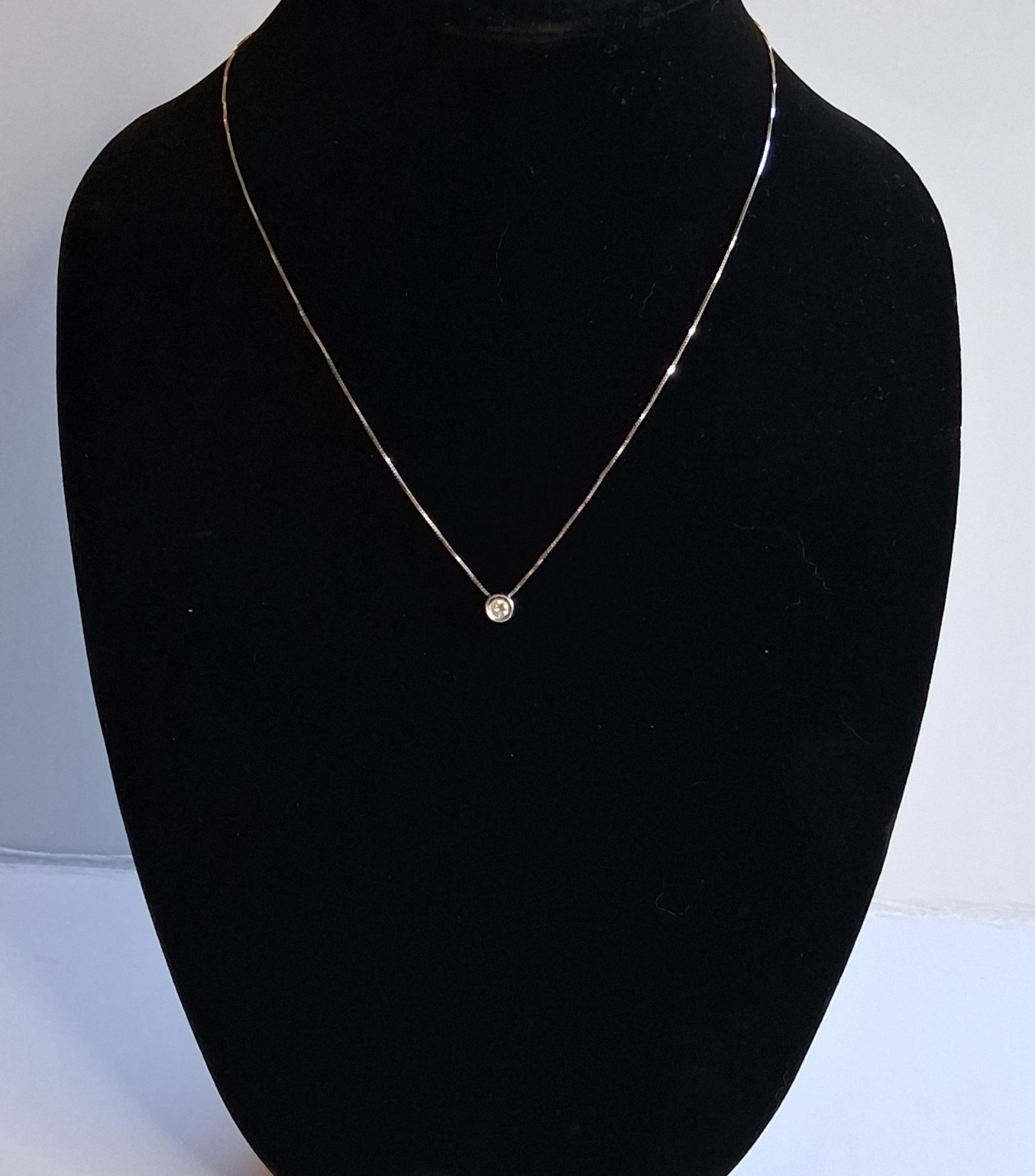 14k White Gold Bezel-Set Round White Diamond Pendant Box Chain Necklace 16in