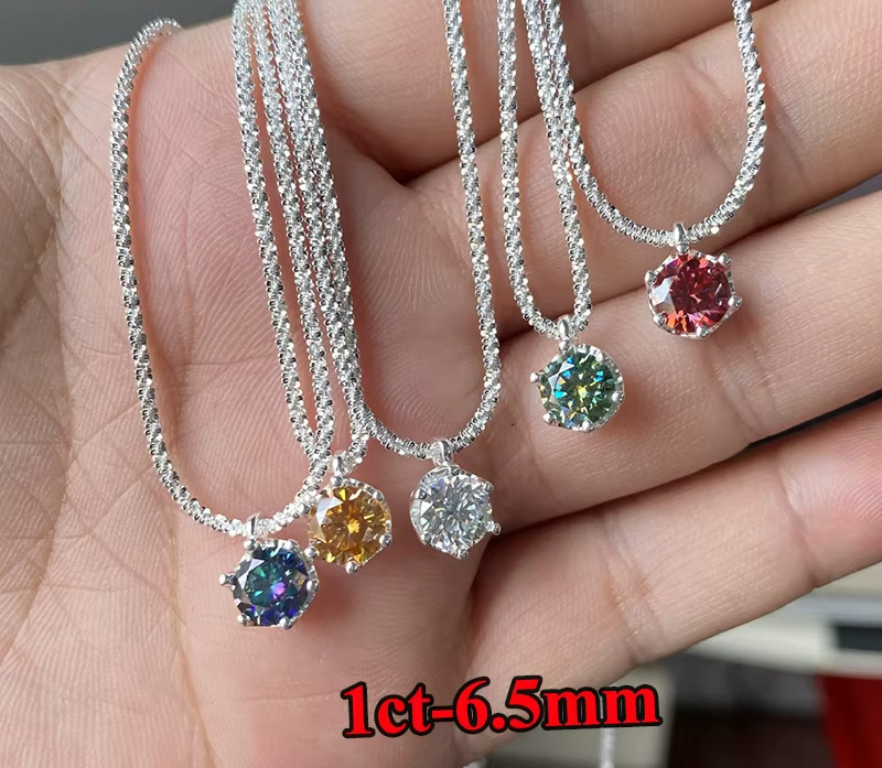 1Cttw Dazzling Red Moissanite 925 Silver Pendant Necklace 18″
