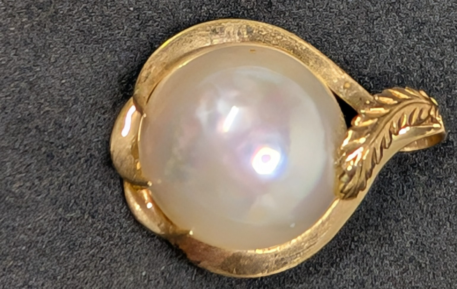 Vintage 14k Yellow Gold Mabe Pearl Pendant 3.1 Grams Total