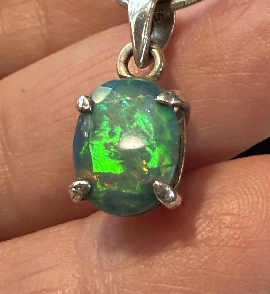 925 Sterling Silver Natural Black Australia Opal Pendant Necklace 15.75”