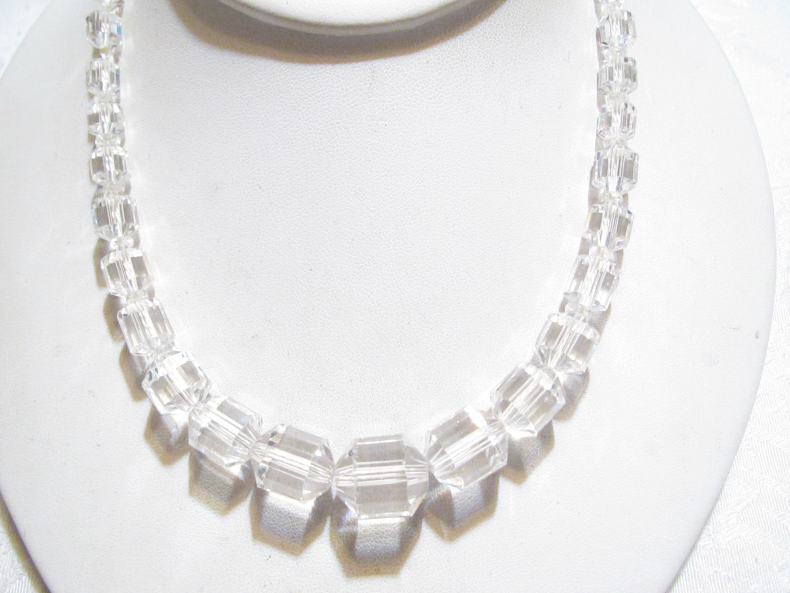 BEAUTIFUL ESTATE 15″ CHOKER STYLE STERLING CLASP CUT CLEAR CRYSTAL BEADS