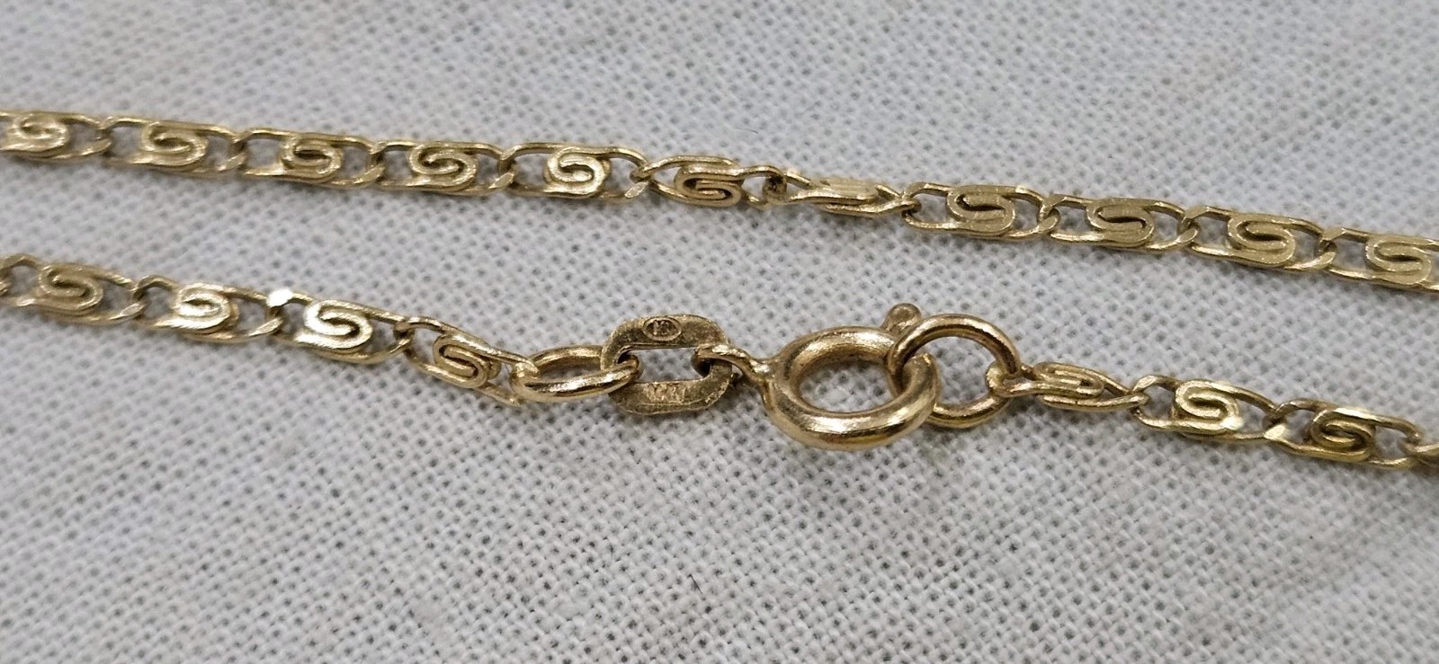 Vintage 14k Gold Snail Or Scroll Flat Chain Necklace Classic 18″ Long 3.94 Grams