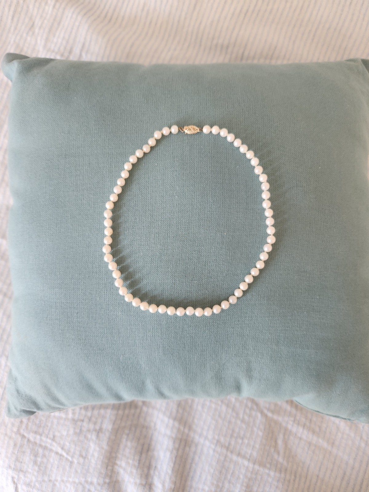 saltwater pearl 16 inch necklace. Beautiful individually tied 7 mm pearls. 14 c
