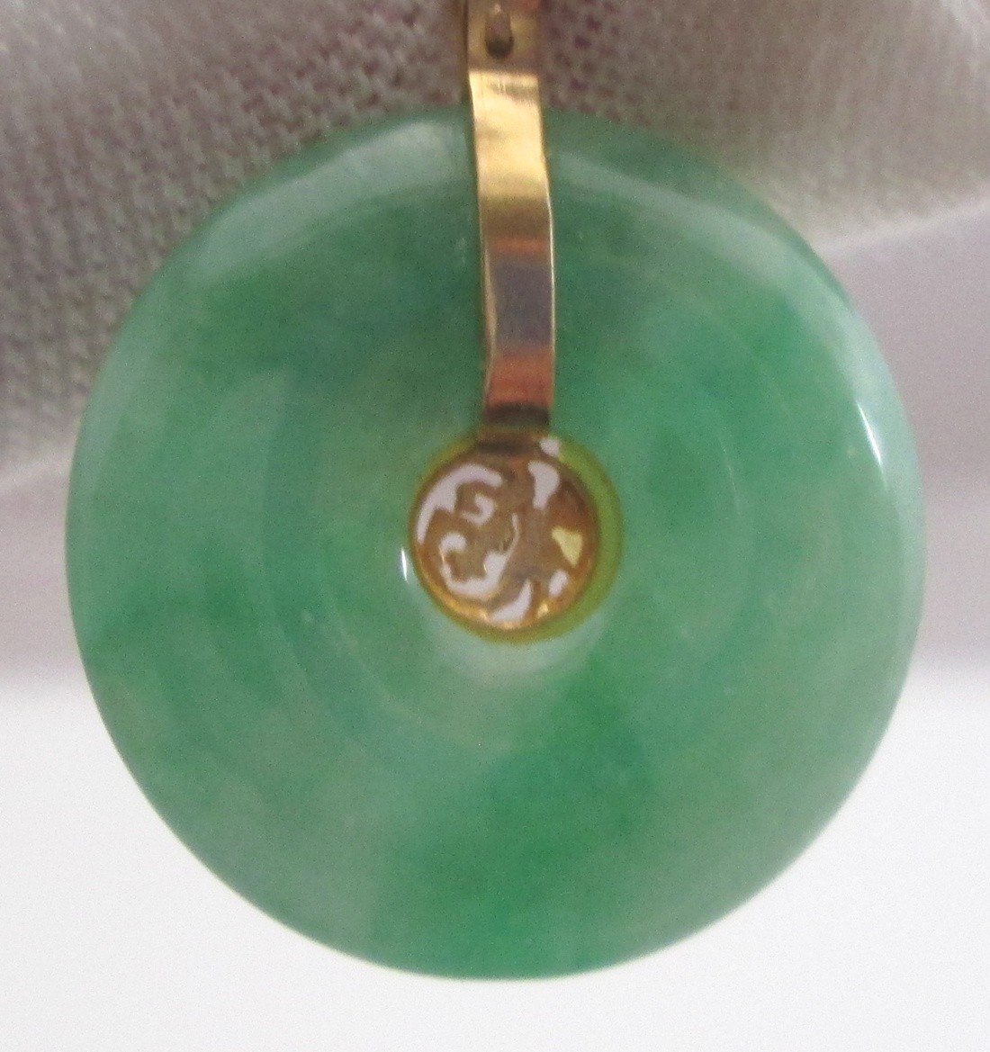FINE JADEITE DISC PENDANT with 18K YELLOW GOLD, 7.0 score mohs hardness scale
