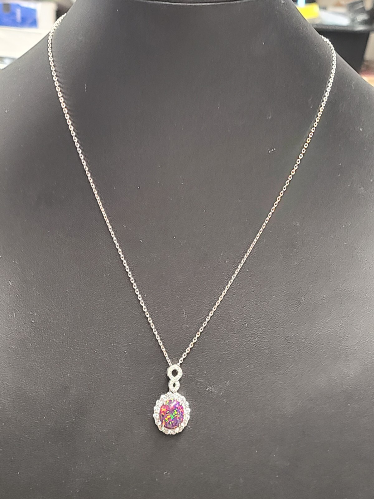 925 Chain With Unknown Sparkly Stone Necklace 18″
