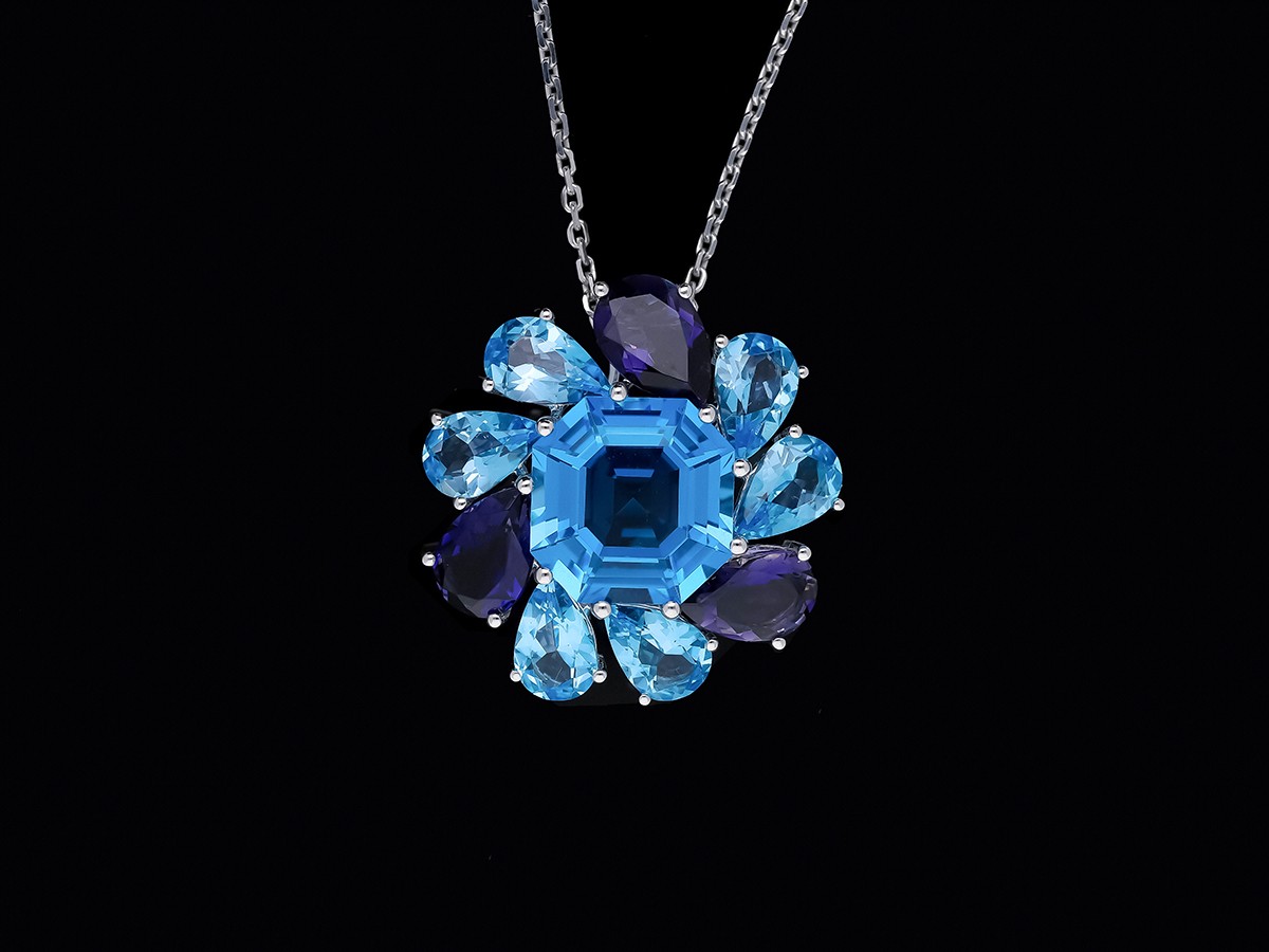 Flower pendant chain 17.20 ct 750 gold value: EUR 7,000 detail jewelry great …