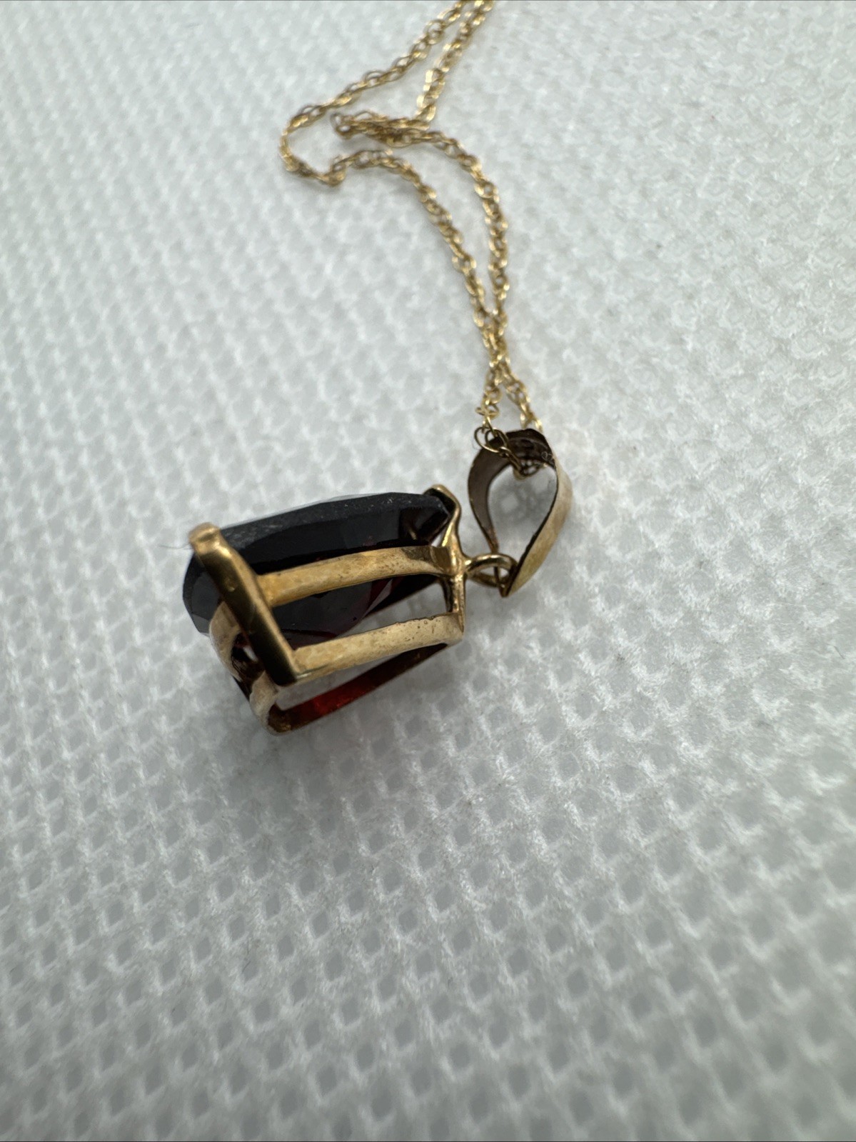 10K Yellow Gold Dark Red Trillion Cut Garnet Triangle Pendant Necklace 18”