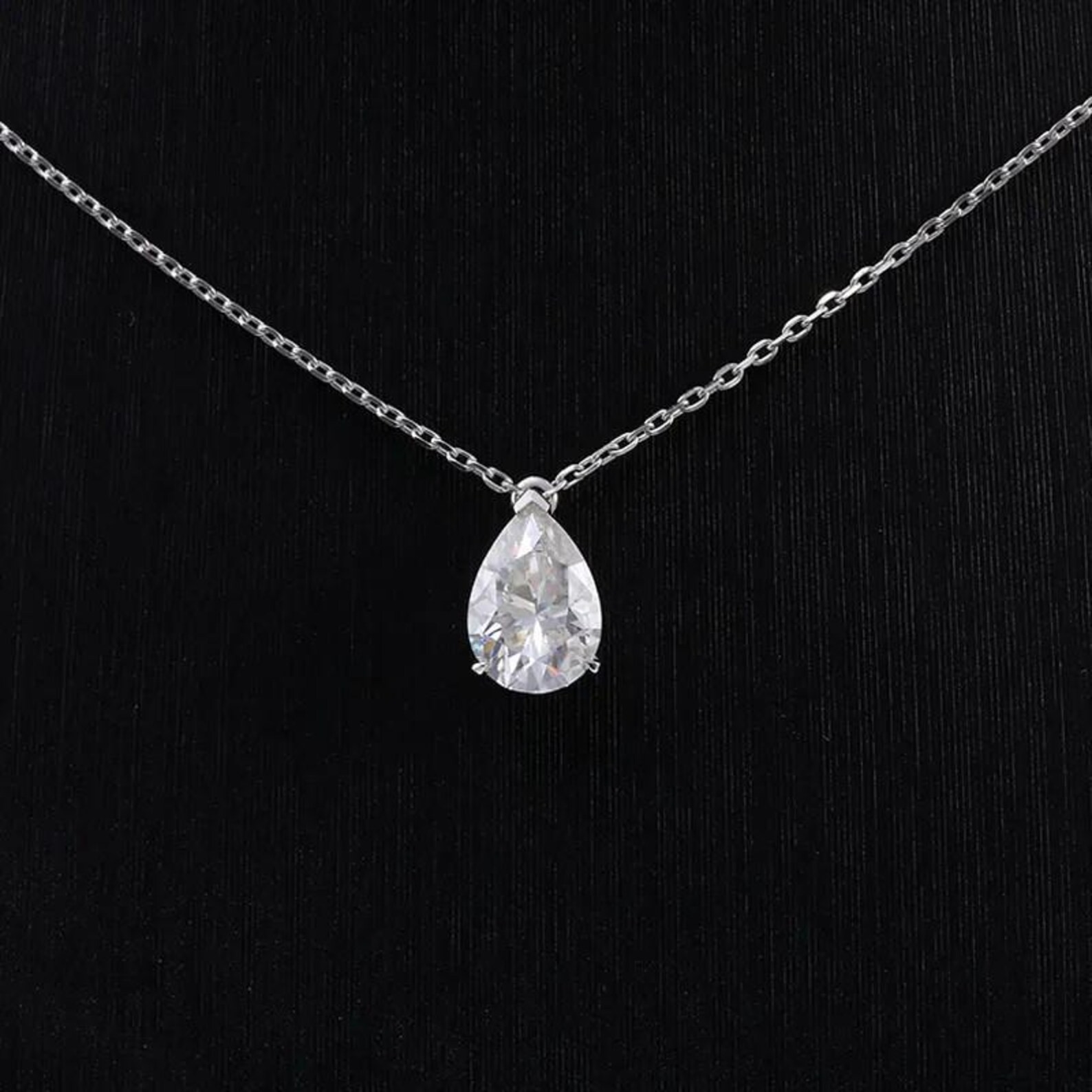 IGI Pear-Cut 4.00Ct EF/VS1 Lab Grown Diamond Necklace& Pendant 14k White Gold