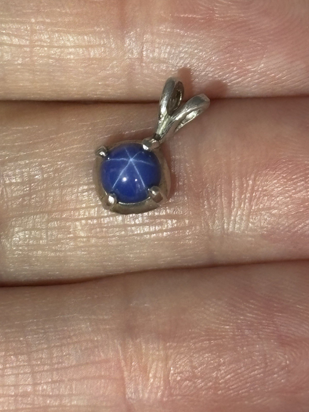 Vintage 14k White Gold Blue Star Sapphire Pendant Round Cabochon 7/16″ Petite