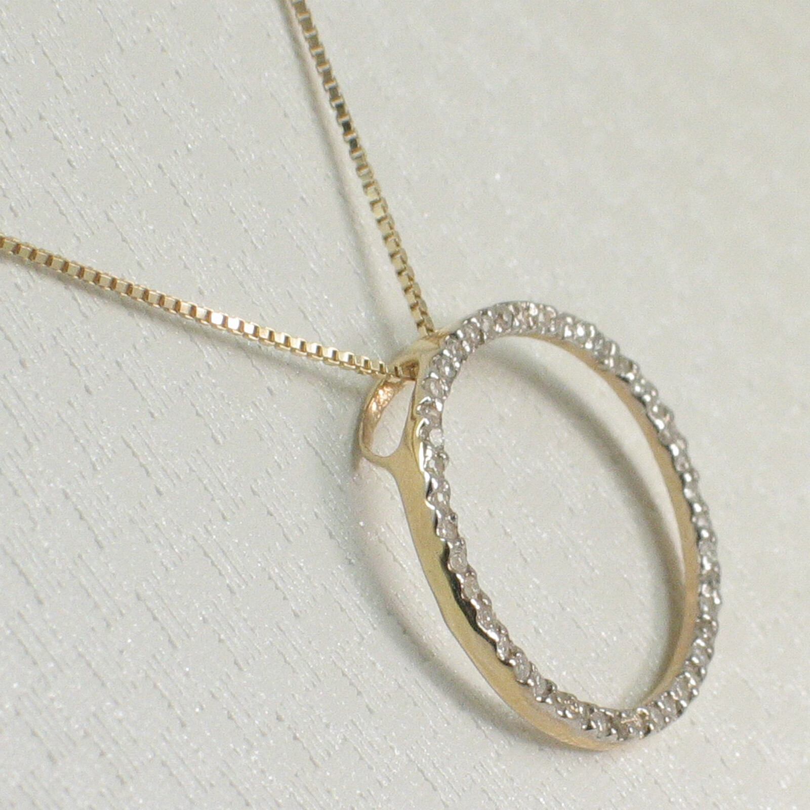 Elegant & beautiful 14k Solid Yellow Gold Circle Diamond Pendant Necklace