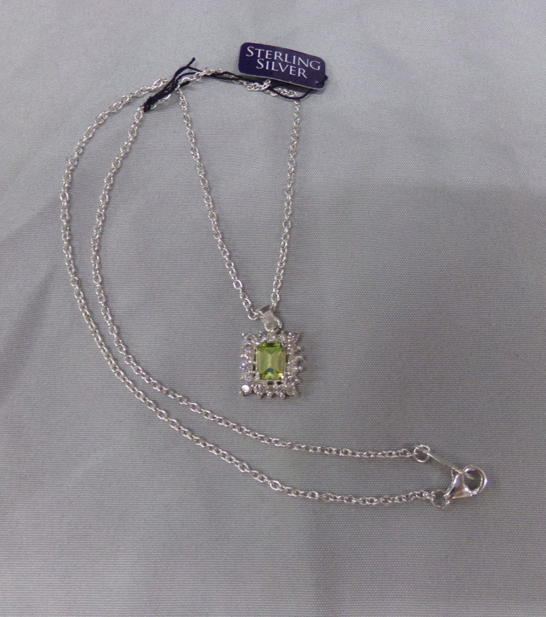 Beautiful Sterling Silver Signed 925 Green Peridot 18″ Necklace With Pendant NEW