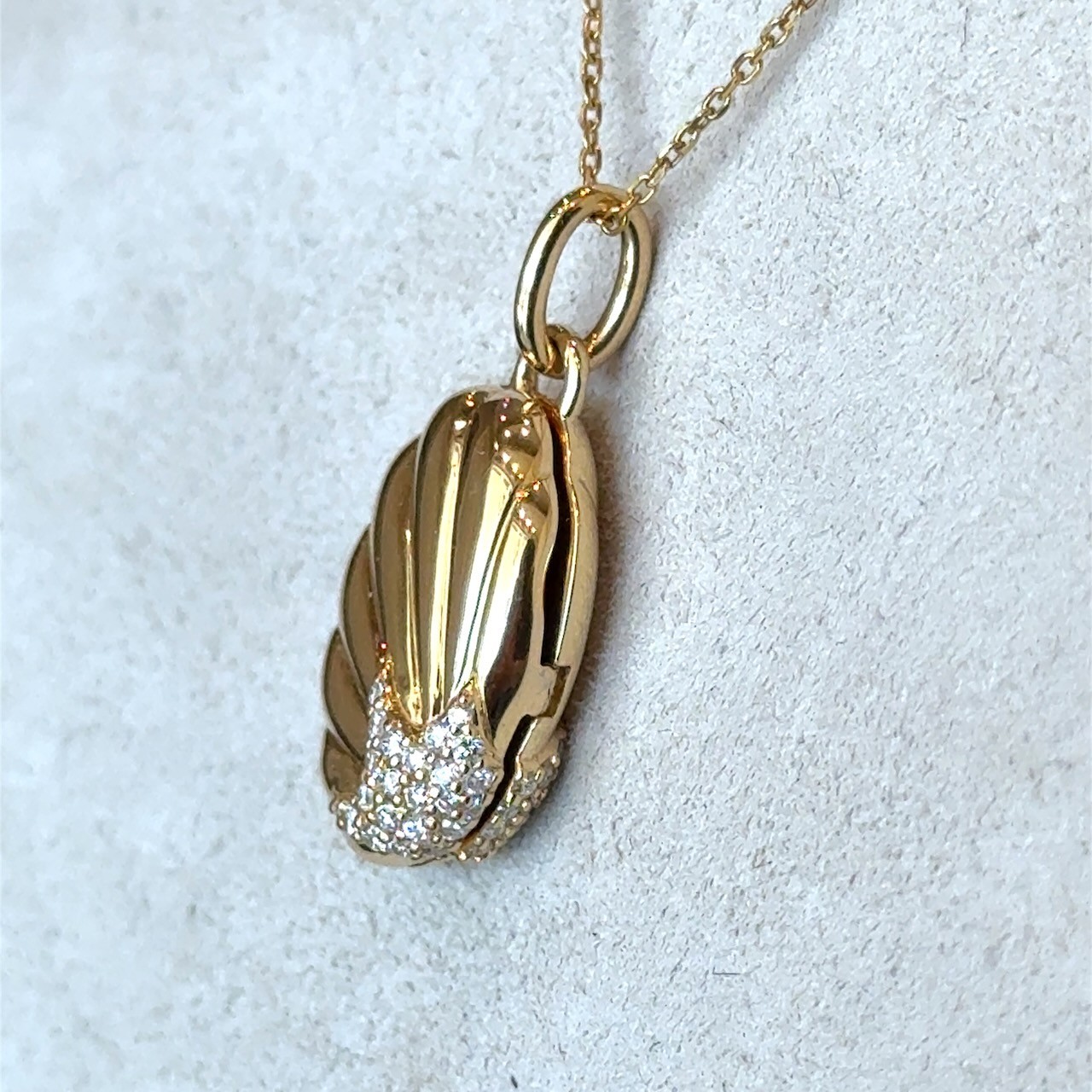 Monica Rich Kosann Neptune Shell Pavé Diamond Locket 18KT Gold Necklace