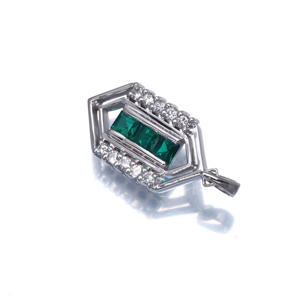 Auth CRESCENT VERT Pendant Lab-created Emerald 0.36ct Diamond 0.20ct 14K WG