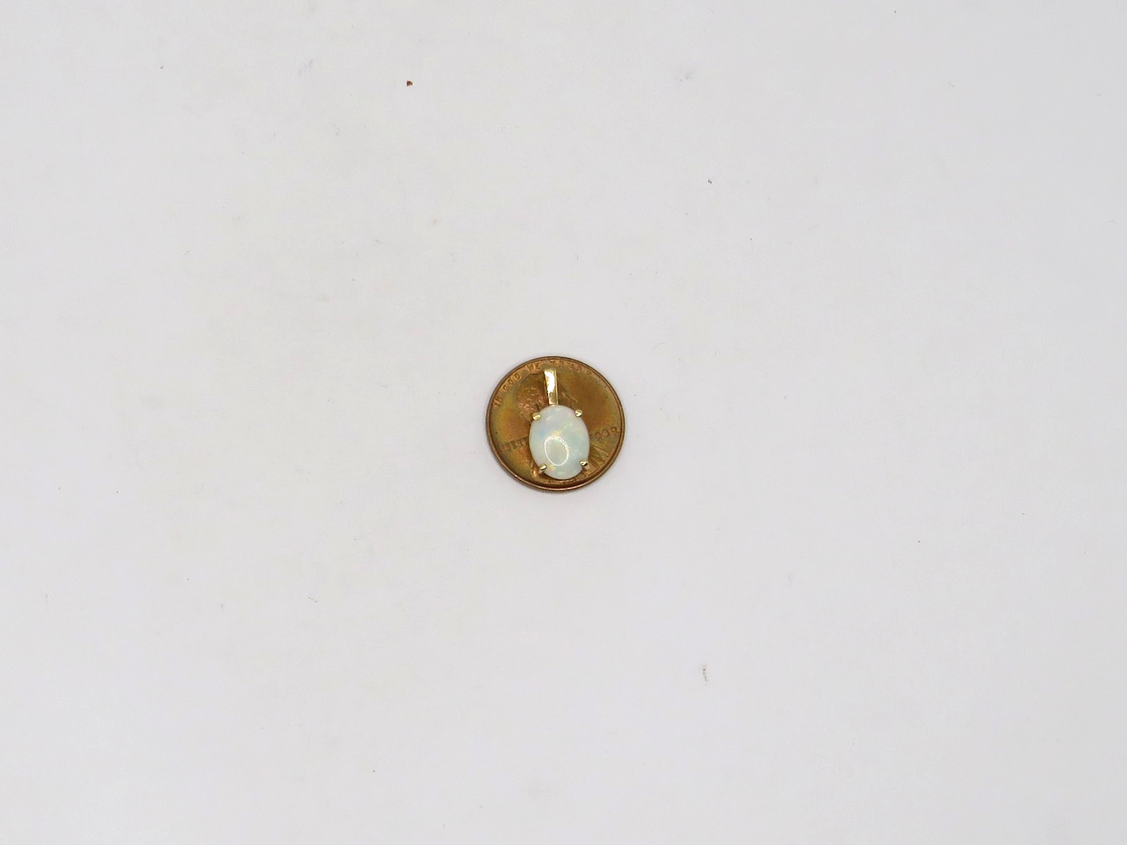 DAINTY LADIES 14k YELLOW GOLD PENDANT w 1.15cts OVAL AUSTRALIAN OPAL (10mmx8mm)*