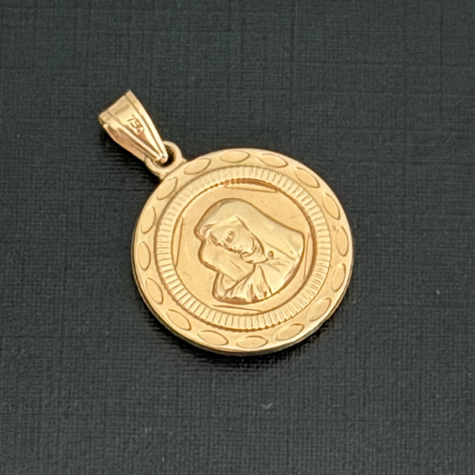 18K Yellow Gold Madonna Mother Mary Religious Medal Charm Pendant Vtg Reversible