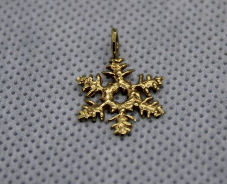 14K Yellow Gold Snowflake Pendant 0.8g