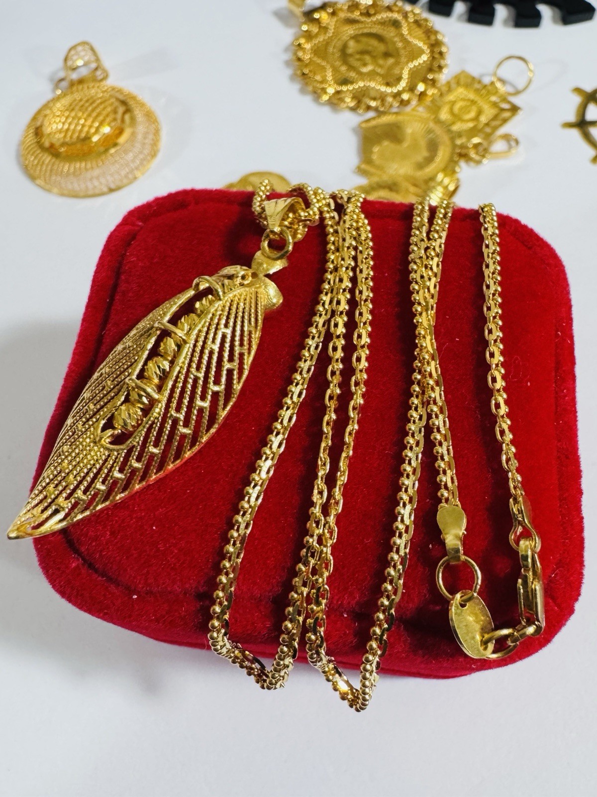 Saudi Dubai 22K Solid 916 Real Gold Flower Leaf Necklace 20” Long 8.9g 2.2mm