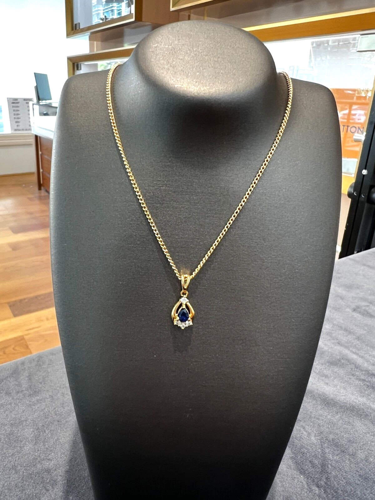 18ct Gold Diamond & Sapphire Pendant