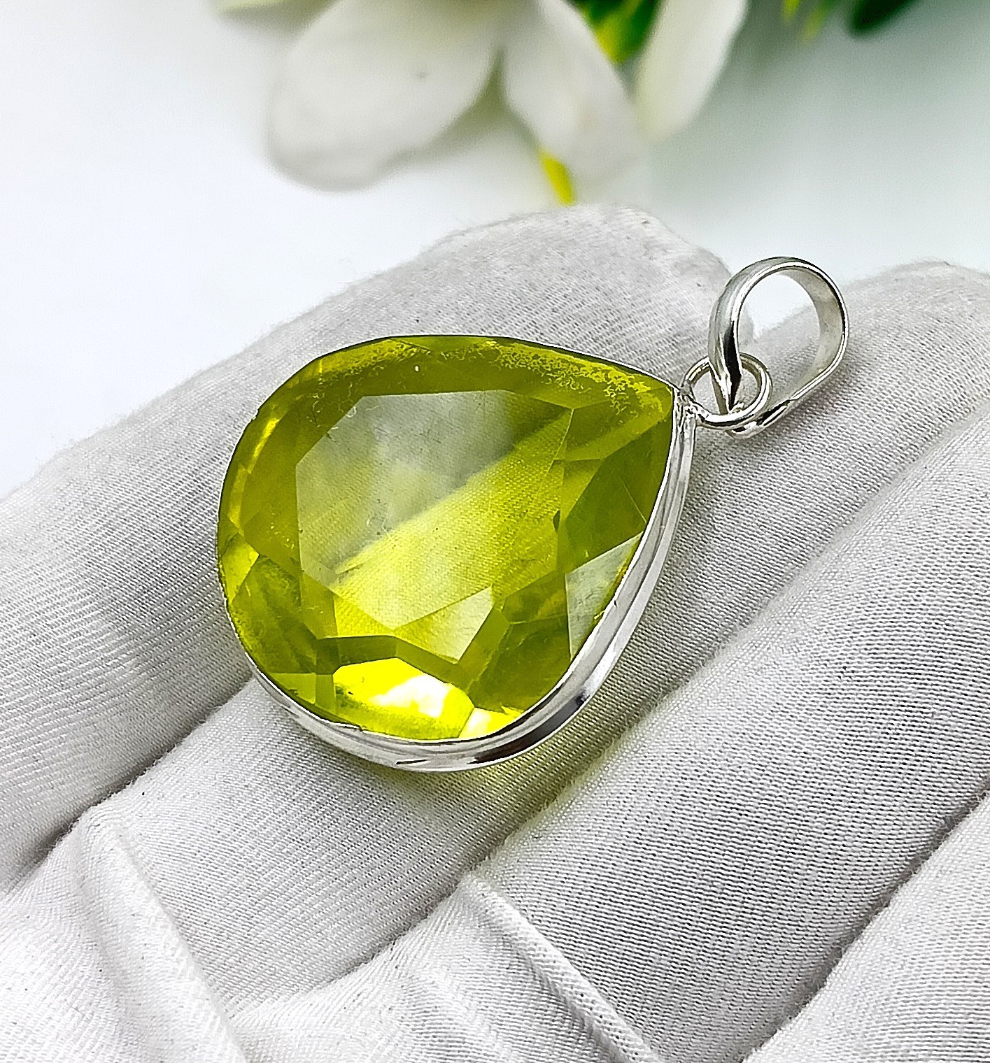 Green Peridot Gemstone Pendant 925 Sterling Silver Handmade Jewelry For Gift