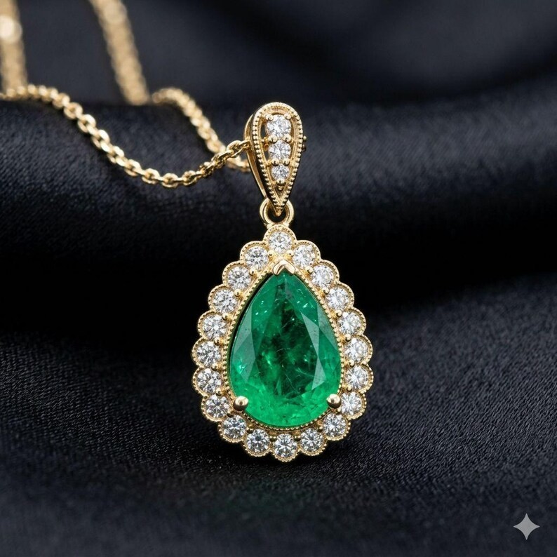 18 Inch Natural Emerald & Diamond Pear Cut Pendant 14k Yellow Gold For Wedding