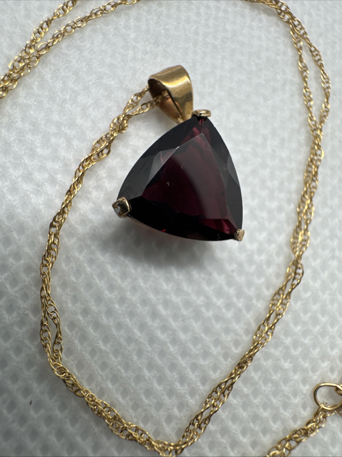 10K Yellow Gold Dark Red Trillion Cut Garnet Triangle Pendant Necklace 18”