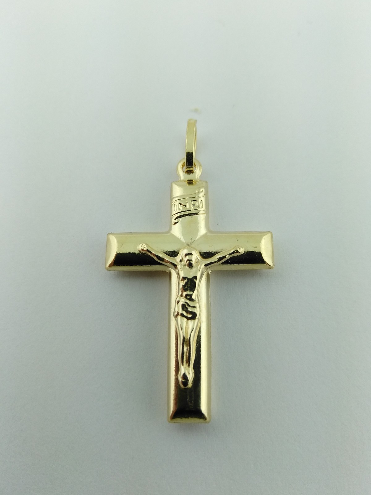 14K Solid Gold Italian Cross Pendant.Very elegant Very Good Price 2.3 grams