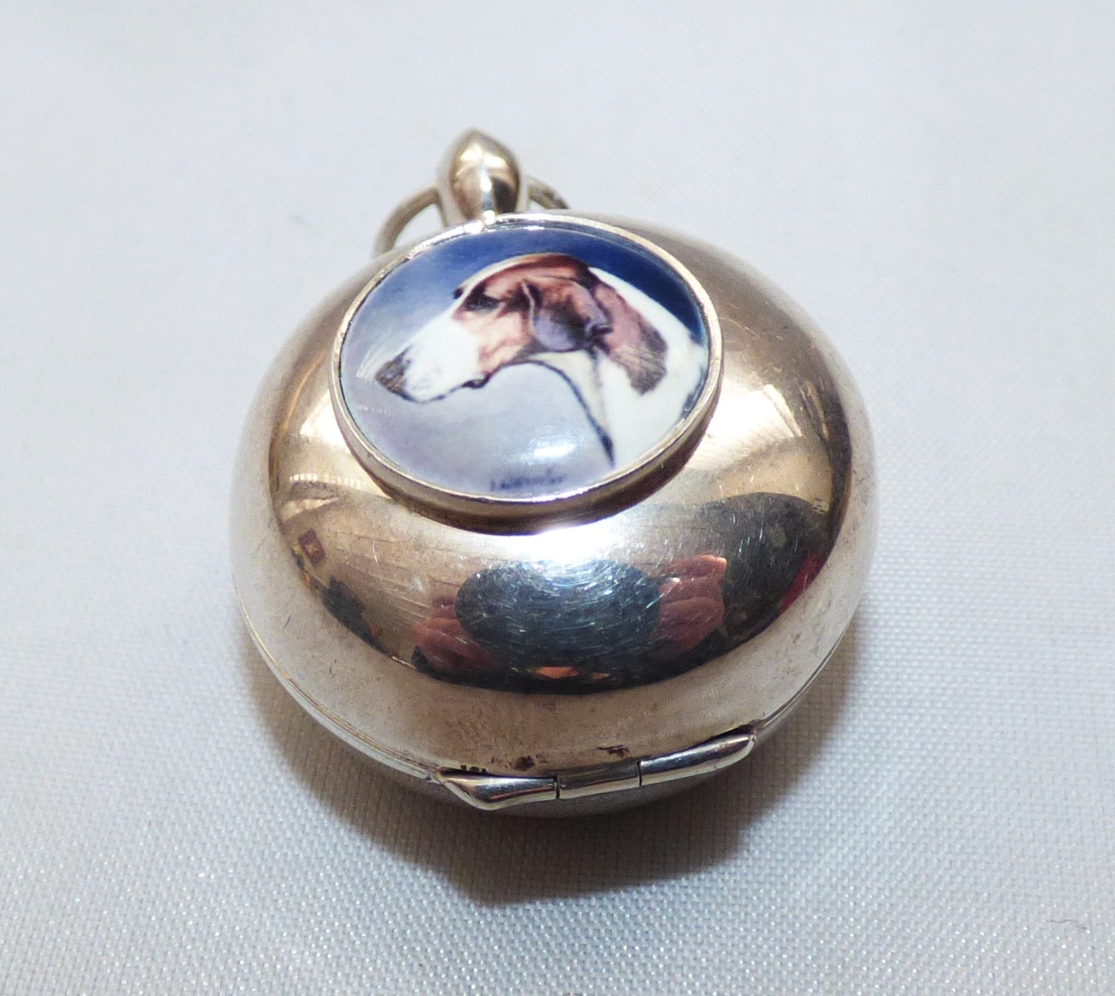 VINTAGE SILVER ENAMELLED HUNTING HOUND LOCKET BOX FOB PENDANT HUNTING HOUND
