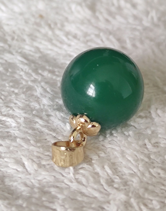 Share Gorgeous AAA+ 12mm red round jade pendants 14k gold p