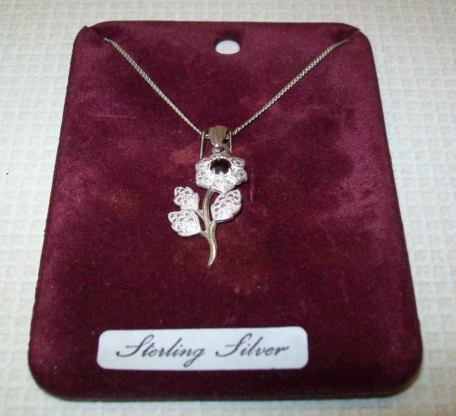Vtg Sterling Silver Marked 925 Flower Pendant with Red Center Stone on 18″ Chain