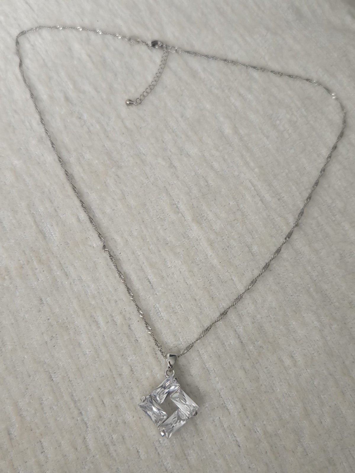 Unusual Stunning White Crystal Sterling Silver 18 Inch Necklace. UK Seller
