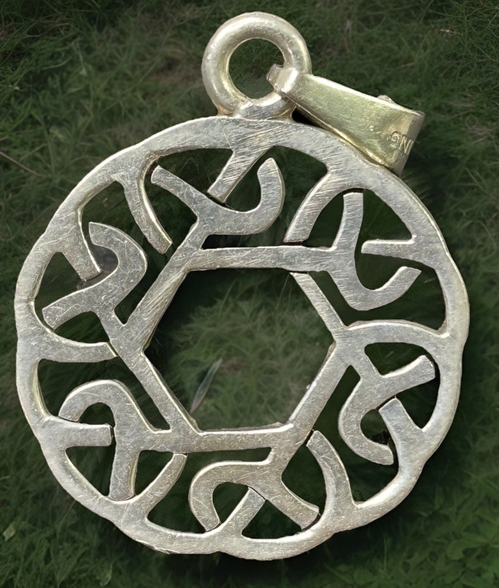 VTG 925 Sterling Silver Male Or Female Round Openwork Design Celtic Knot Pendant