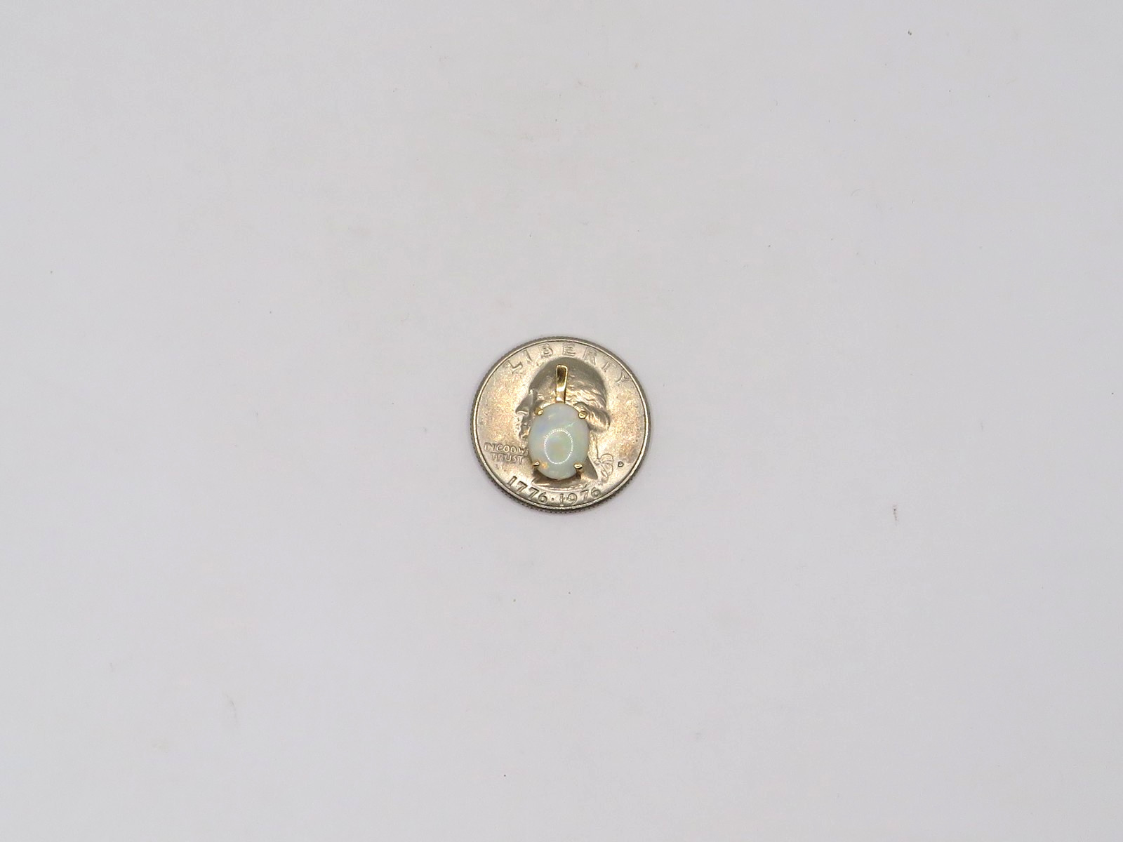 DAINTY LADIES 14k YELLOW GOLD PENDANT w 1.15cts OVAL AUSTRALIAN OPAL (10mmx8mm)*