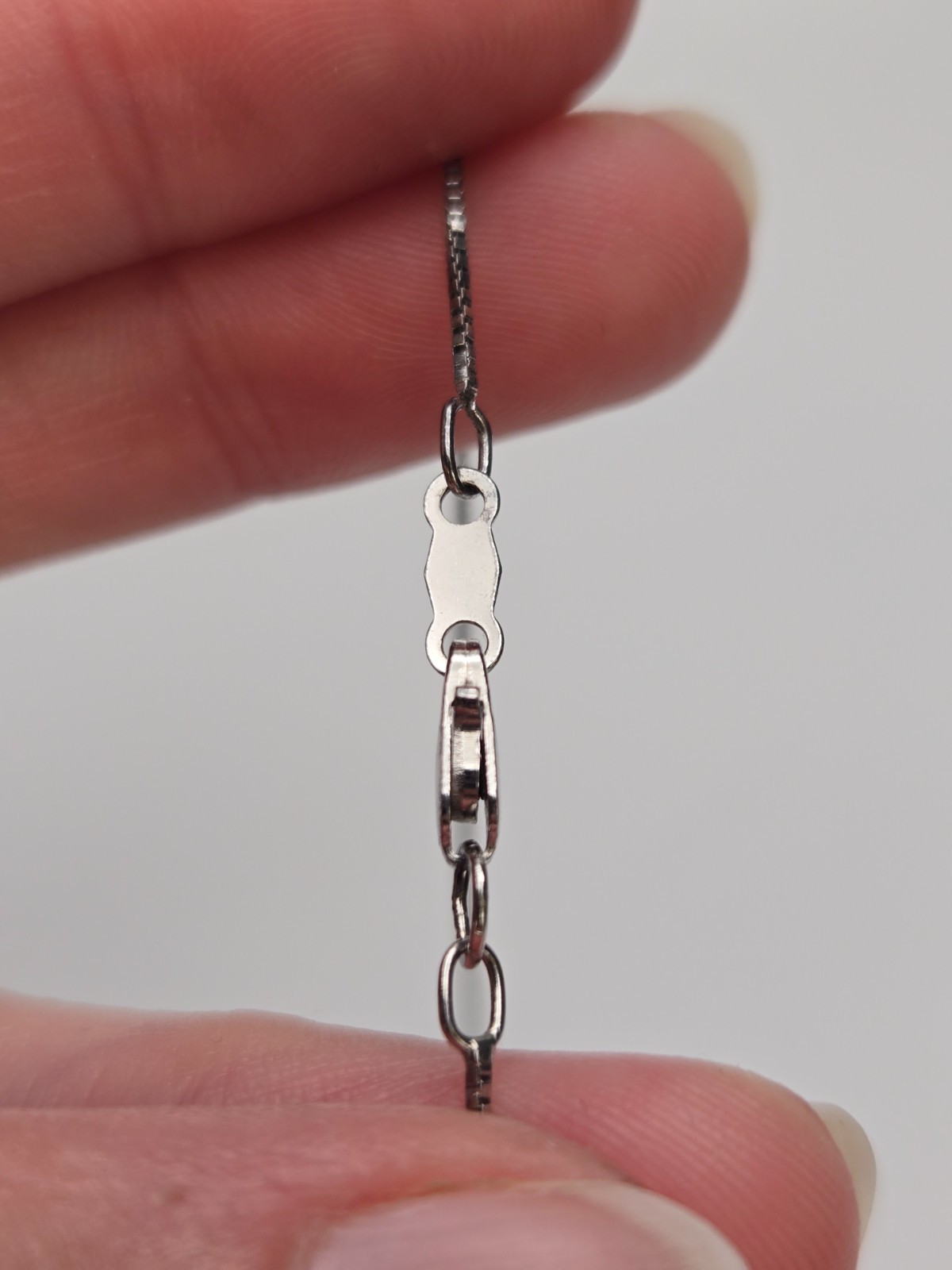 Signed NC in Shield 925. Silver Box Chain Necklace 18″ 1.3 Grams Lobster Clasp