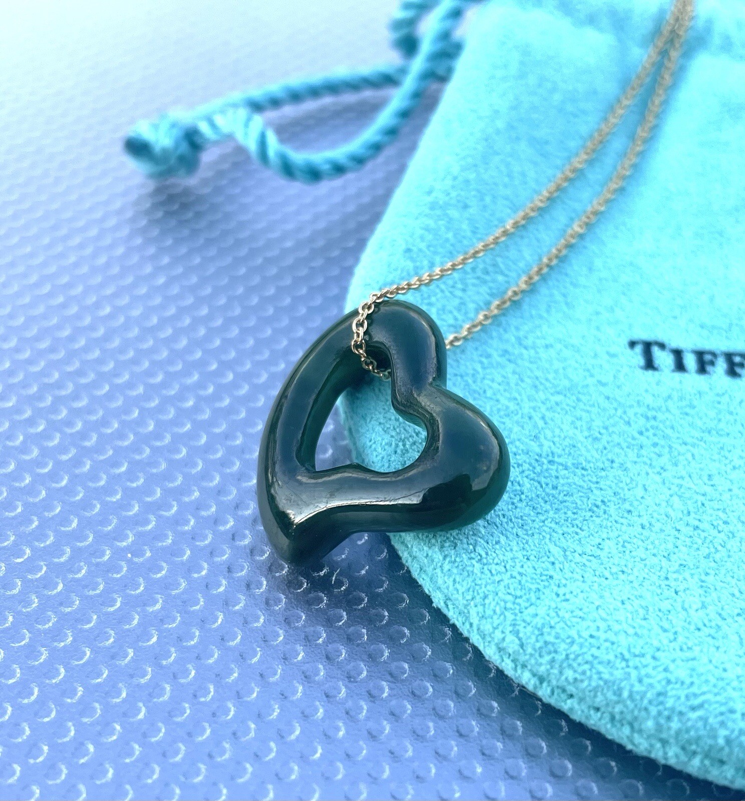 Tiffany & Co. 18k Gold LARGE Elsa Peretti Green Jade Open Heart Pendant Necklace