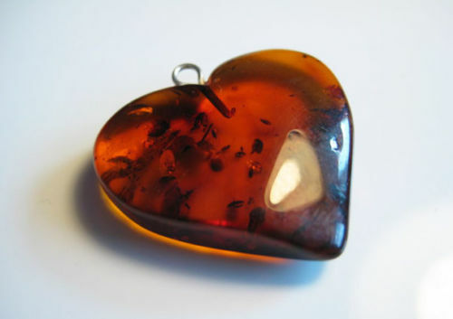 NATURAL BALTIC AMBER PENDANT/HEART 2 grams !!!