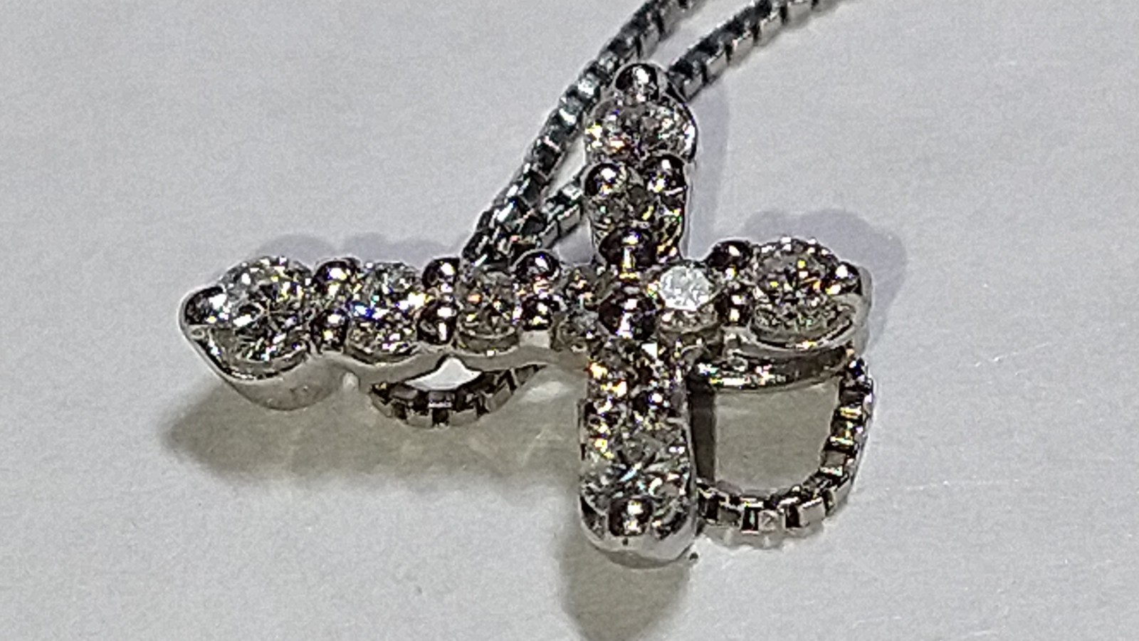 Solid platinum 0.20 carat natural diamond cross necklace 2.56 grams 15.75″