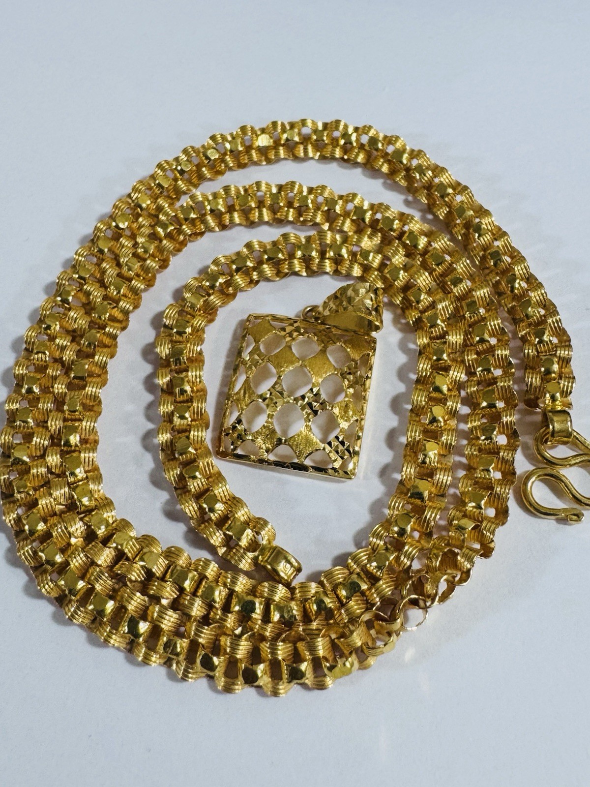 Solid 22K 916 Real Saudi Gold Rectangle Set Necklace 17”/17.5” Long 21.2g 6mm