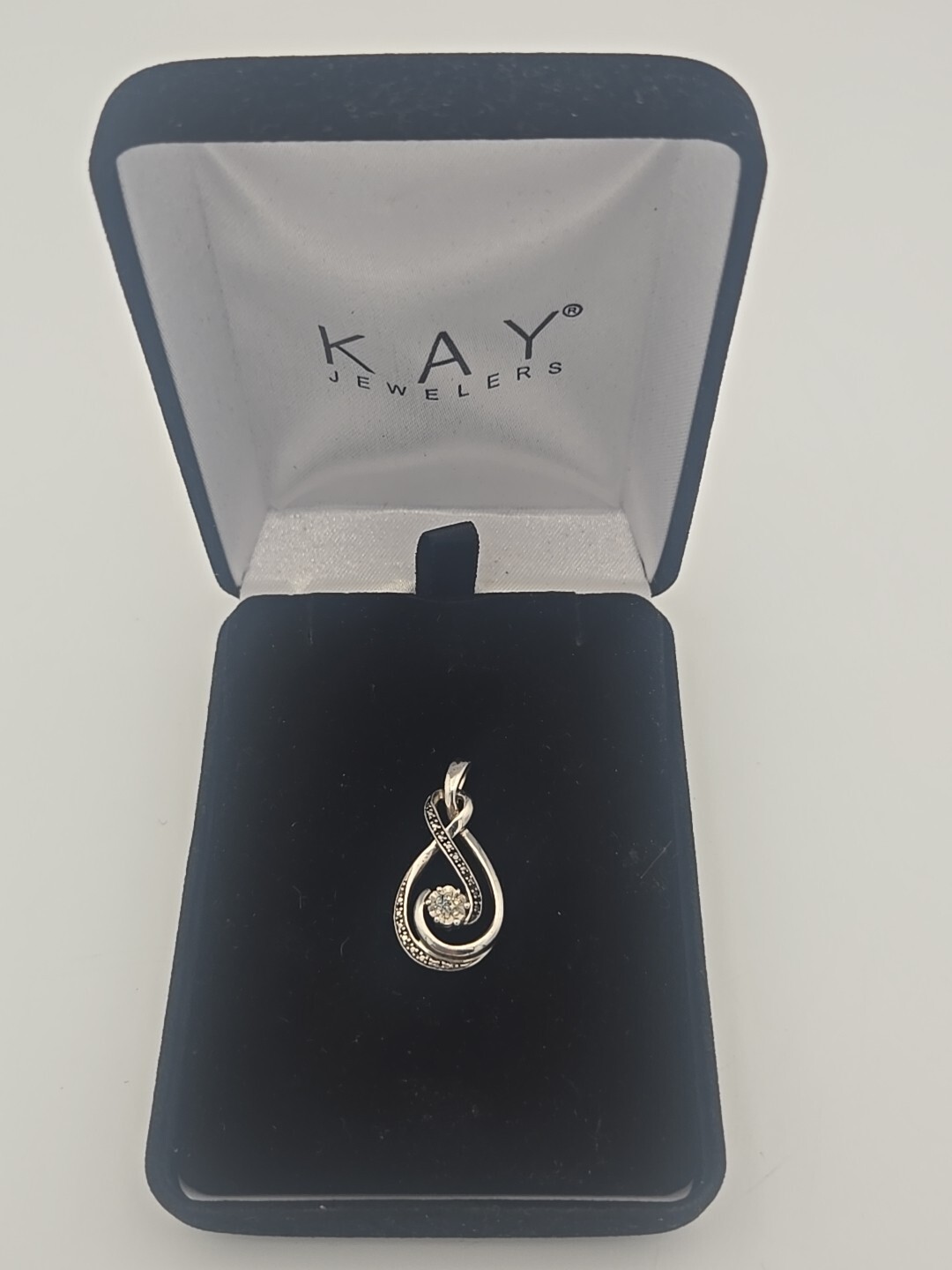Love Knot Infinity Loop White An Black Design – Diamonds 925 Sterling Pendant