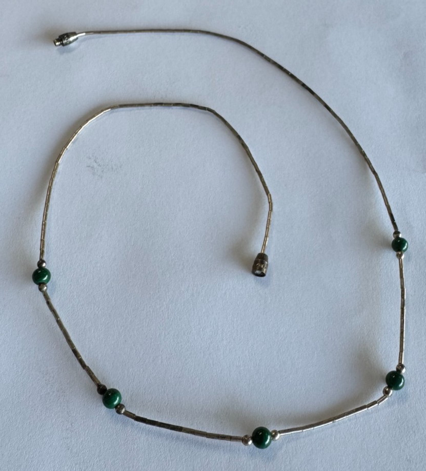 Vintage Southwestern Liquid Silver Malachite Station Necklace 16″ [115DUS]