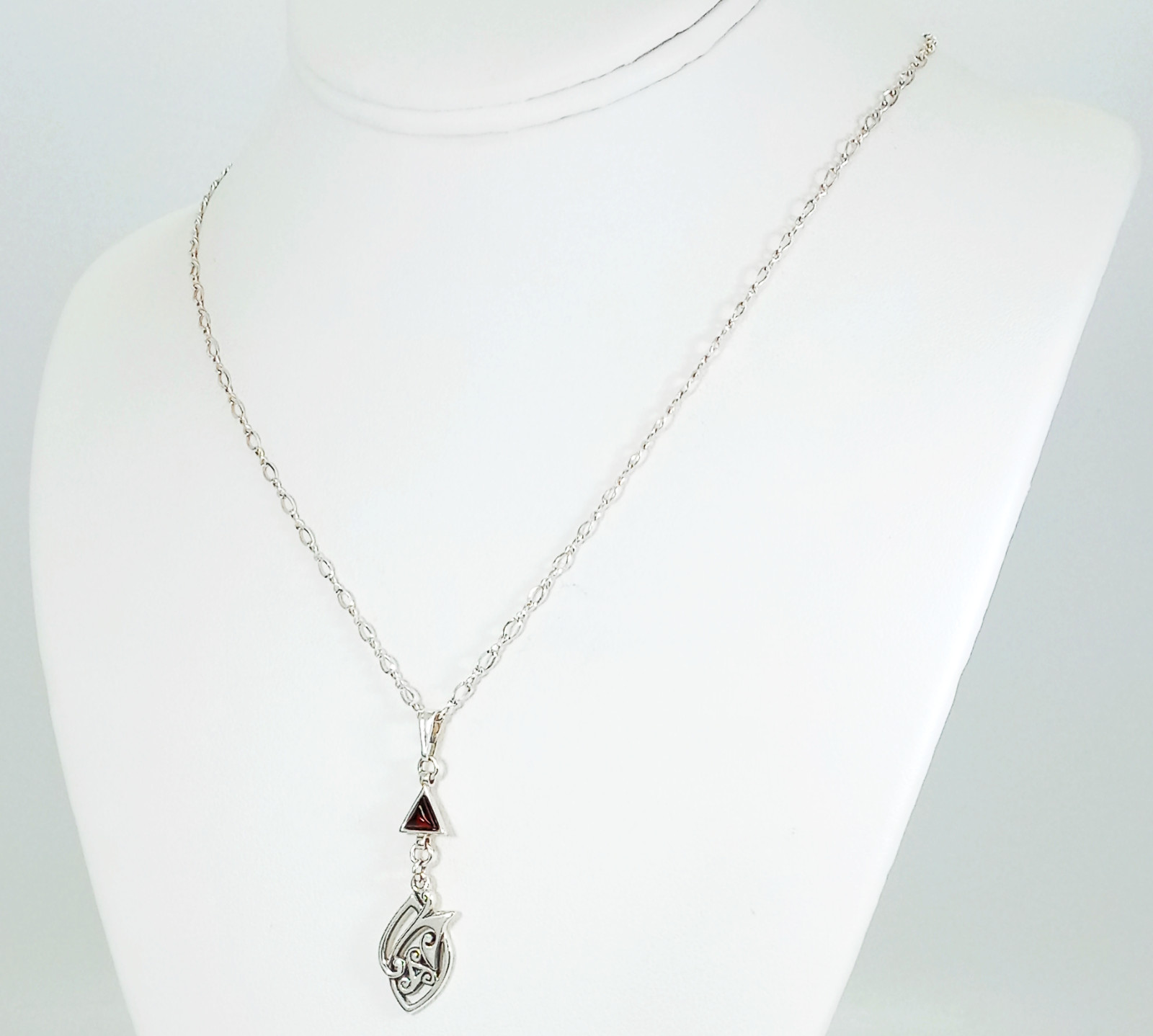 Vintage 925 Sterling Silver Cherry Baltic Amber Celtic Knot Necklace