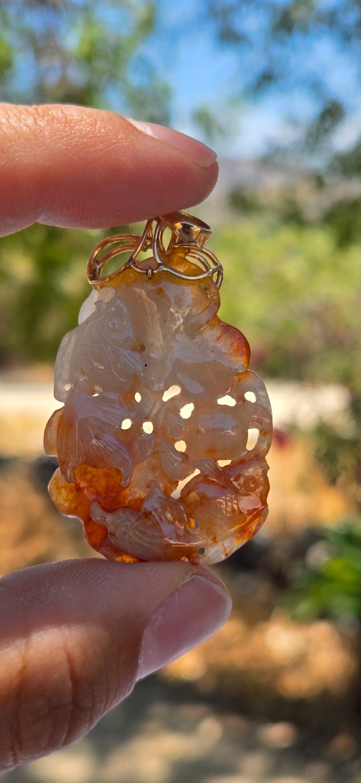 Vtg 14k Gold 13.56 Gr Carved Orange to White Semi Jade Koi Fish Lily Pad Pendant